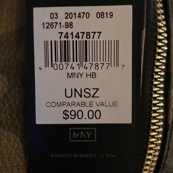 Marc New York camouflage sling backpack purse - Picture 5 of 7